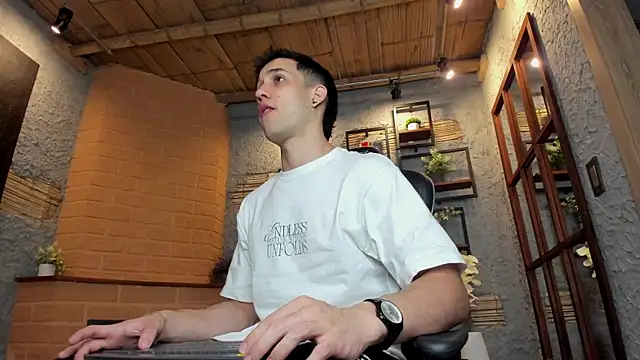 Snapshot of alexgiraldo_ chatting on 01/20/25, 11:24 alexgiraldo online show from 01/20/25, 11:24