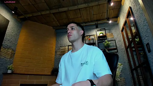 Snapshot of alexgiraldo_ chatting on 01/22/25, 11:12 alexgiraldo online show from 01/22/25, 11:12