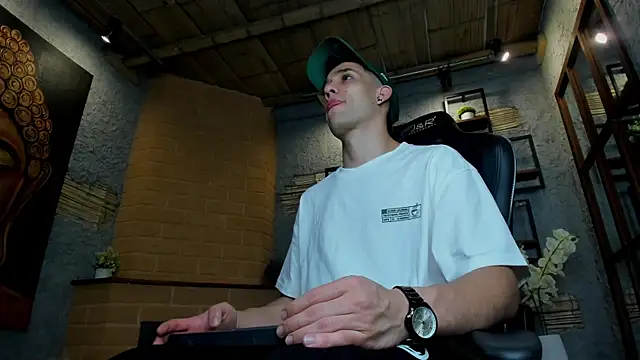 Snapshot of alexgiraldo_ chatting on 01/25/25, 11:23 alexgiraldo online show from 01/25/25, 11:23