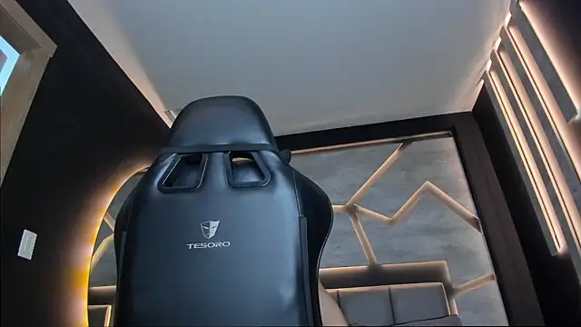 Snapshot of alexgiraldo_ chatting on 01/28/25, 02:21 alexgiraldo online show from 01/28/25, 02:21