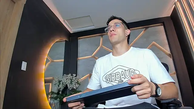 Snapshot of alexgiraldo_ chatting on 01/29/25, 11:20 alexgiraldo online show from 01/29/25, 11:20