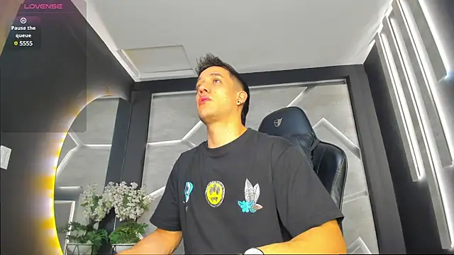 Snapshot of alexgiraldo_ chatting on 01/30/25, 11:22 alexgiraldo online show from 01/30/25, 11:22