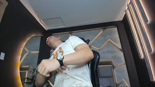 Snapshot of alexgiraldo_ chatting on 02/01/25, 02:34 alexgiraldo online show from 02/01/25, 02:34