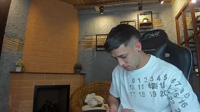 Snapshot of alexgiraldo_ chatting on 02/04/25, 07:22 alexgiraldo online show from 02/04/25, 07:22