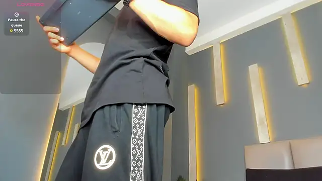 Snapshot of alexgiraldo_ chatting on 02/08/25, 11:12 alexgiraldo online show from 02/08/25, 11:12