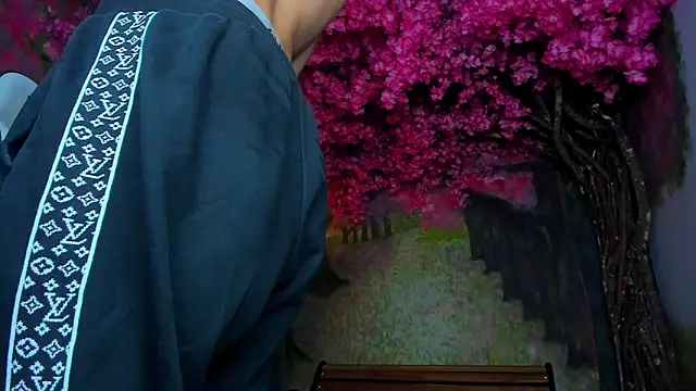 Snapshot of alexgiraldo_ chatting on 02/14/25, 08:48 alexgiraldo online show from 02/14/25, 08:48