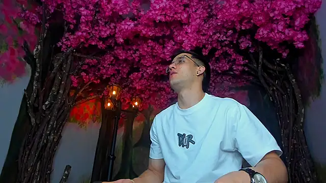 Snapshot of alexgiraldo_ chatting on 02/15/25, 02:55 alexgiraldo online show from 02/15/25, 02:55