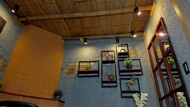 Snapshot of alexgiraldo_ chatting on 02/21/25, 06:04 alexgiraldo online show from 02/21/25, 06:04