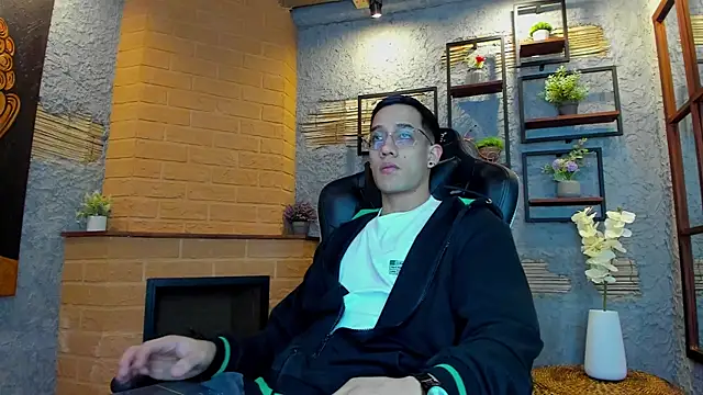 Snapshot of alexgiraldo_ chatting on 02/22/25, 11:13 alexgiraldo online show from 02/22/25, 11:13