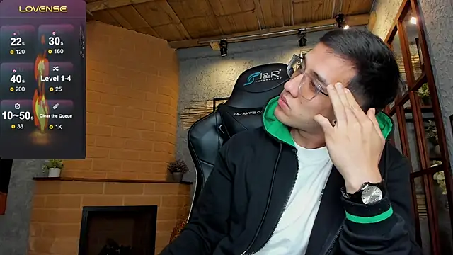 Snapshot of alexgiraldo_ chatting on 02/22/25, 05:24 alexgiraldo online show from 02/22/25, 05:24