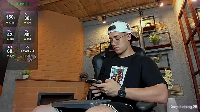 Snapshot of alexgiraldo_ chatting on 02/27/25, 11:04 alexgiraldo online show from 02/27/25, 11:04