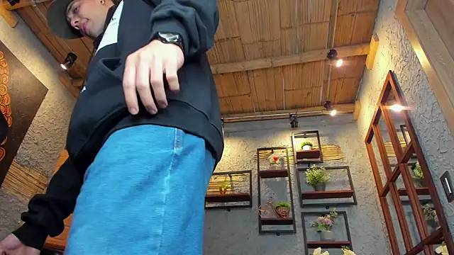 Snapshot of alexgiraldo_ chatting on 03/04/25, 02:32 alexgiraldo online show from 03/04/25, 02:32