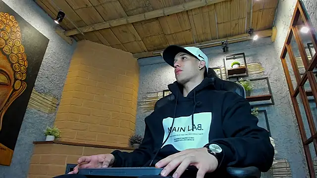 Snapshot of alexgiraldo_ chatting on 03/05/25, 11:28 alexgiraldo online show from 03/05/25, 11:28