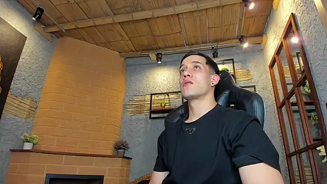 Snapshot of alexgiraldo_ chatting on 03/05/25, 03:18 alexgiraldo online show from 03/05/25, 03:18