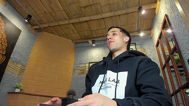 Snapshot of alexgiraldo_ chatting on 03/07/25, 02:56 alexgiraldo online show from 03/07/25, 02:56