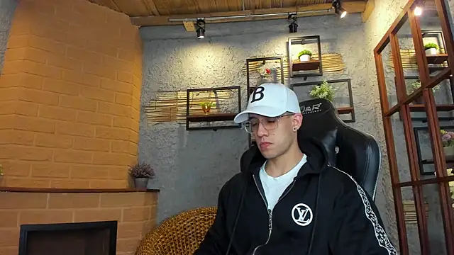 Snapshot of alexgiraldo_ chatting on 03/08/25, 11:16 alexgiraldo online show from 03/08/25, 11:16