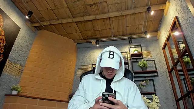 Snapshot of alexgiraldo_ chatting on 03/09/25, 02:43 alexgiraldo online show from 03/09/25, 02:43