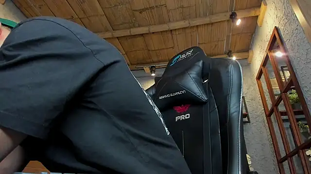 Snapshot of alexgiraldo_ chatting on 03/10/25, 02:59 alexgiraldo online show from 03/10/25, 02:59