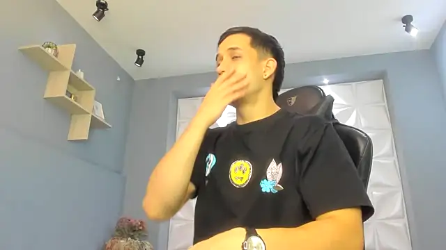 Snapshot of alexgiraldo_ chatting on 03/11/25, 11:23 alexgiraldo online show from 03/11/25, 11:23