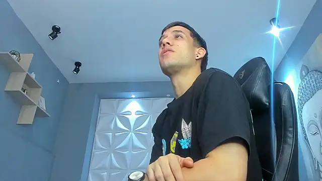 Snapshot of alexgiraldo_ chatting on 03/11/25, 03:02 alexgiraldo online show from 03/11/25, 03:02