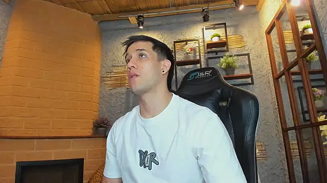 Snapshot of alexgiraldo_ chatting on 03/14/25, 11:56 alexgiraldo online show from 03/14/25, 11:56