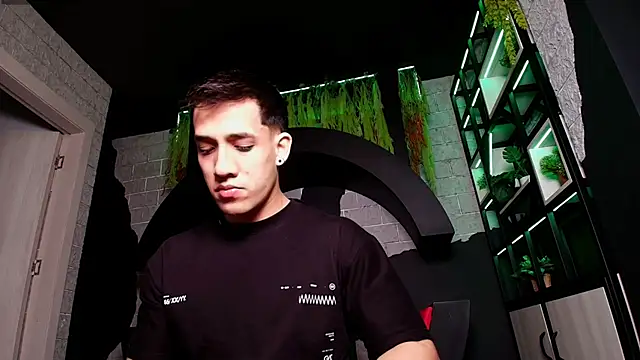 Snapshot of alexgiraldo_ chatting on 03/17/25, 11:21 alexgiraldo online show from 03/17/25, 11:21