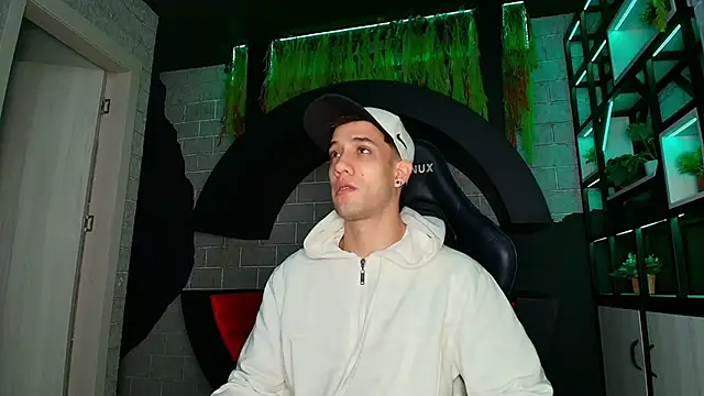 Snapshot of alexgiraldo_ chatting on 03/18/25, 11:19 alexgiraldo online show from 03/18/25, 11:19