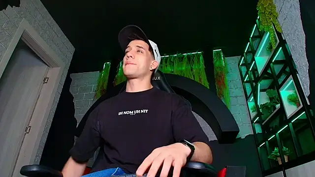 Snapshot of alexgiraldo_ chatting on 03/20/25, 11:27 alexgiraldo online show from 03/20/25, 11:27