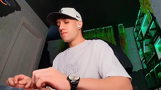 Snapshot of alexgiraldo_ chatting on 03/21/25, 02:29 alexgiraldo online show from 03/21/25, 02:29