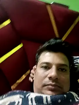 Snapshot of Desi98cuaple chatting on 12/14/25, 10:20 Desi98cuaple online show from 12/14/25, 10:20