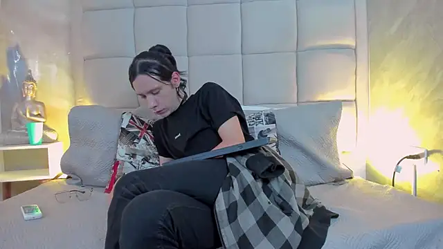 Hecatee 77 online show from 10/31/25, 08:10