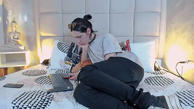 Hecatee 77 online show from 12/19/25, 06:48