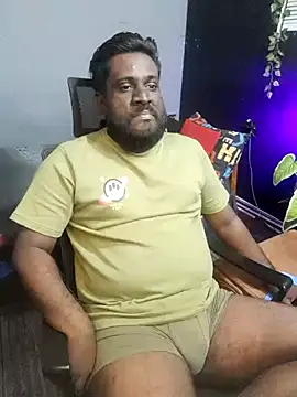 Snapshot of Rayansmith_ chatting on 11/11/25, 10:21 Rayansmith online show from 11/11/25, 10:21