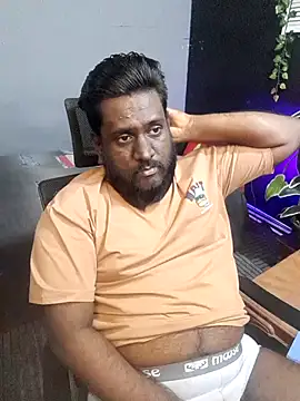 Snapshot of Rayansmith_ chatting on 11/16/25, 01:11 Rayansmith online show from 11/16/25, 01:11