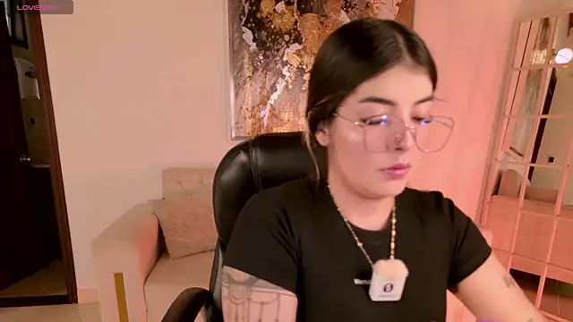 Snapshot of LisaMonroe_ chatting on 10/27/25, 08:13 LisaMonroe online show from 10/27/25, 08:13