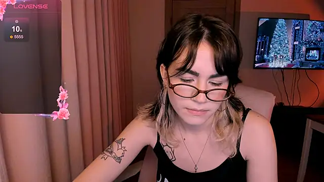 Snapshot of _selectrra chatting on 12/25/24, 02:34  selectrra online show from 12/25/24, 02:34