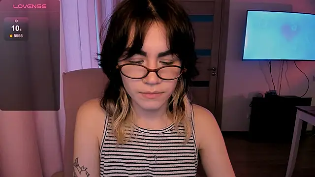 Snapshot of _selectrra chatting on 01/15/25, 11:10  selectrra online show from 01/15/25, 11:10