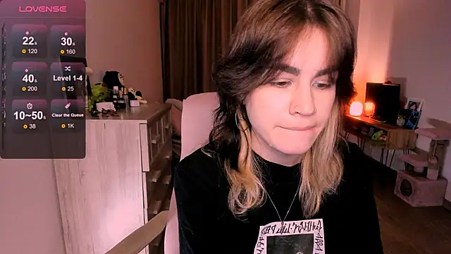 Snapshot of _selectrra chatting on 02/17/25, 03:09  selectrra online show from 02/17/25, 03:09