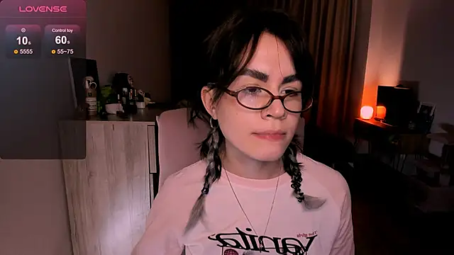 Snapshot of _selectrra chatting on 02/19/25, 03:16  selectrra online show from 02/19/25, 03:16