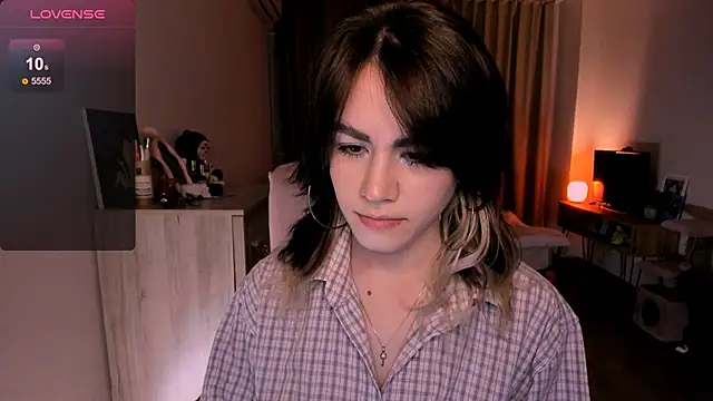 Snapshot of _selectrra chatting on 03/20/25, 01:37  selectrra online show from 03/20/25, 01:37