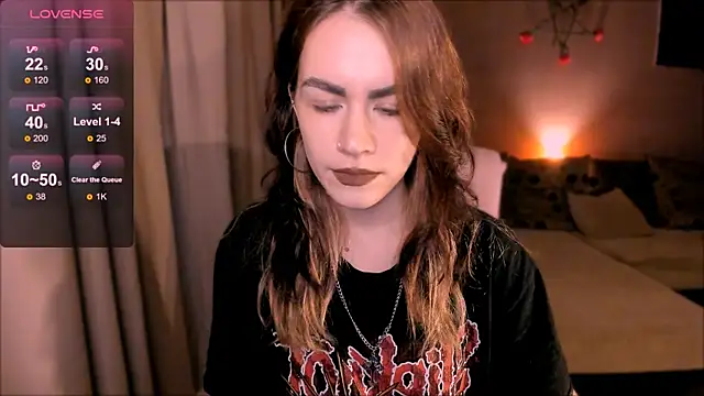 Snapshot of _selectrra chatting on 09/28/25, 03:50  selectrra online show from 09/28/25, 03:50