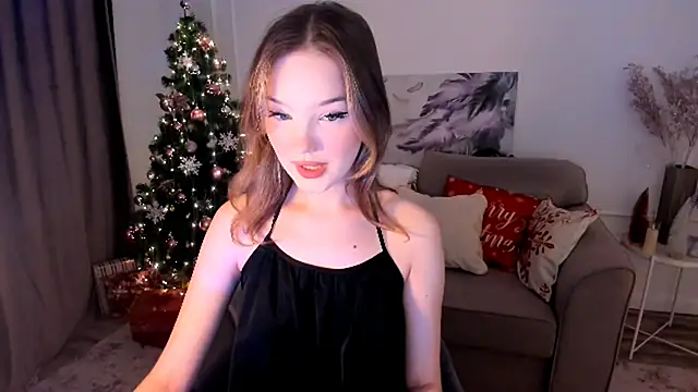 Snapshot of FloweryLove_1 chatting on 12/17/25, 07:42 FloweryLove 1 online show from 12/17/25, 07:42