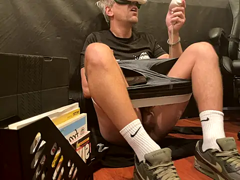 LeviXtreme online show from 11/28/25, 05:10