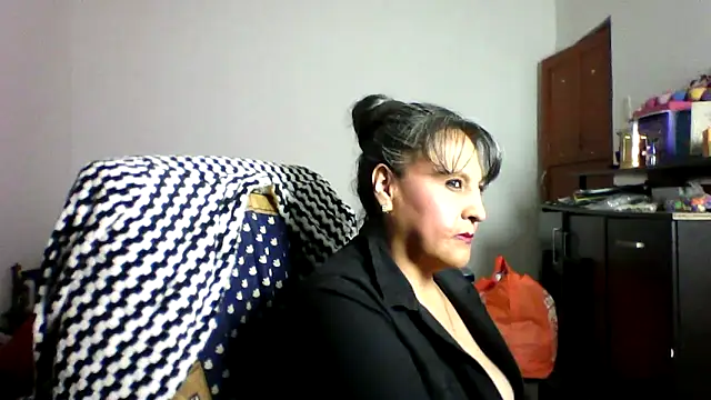 Snapshot of merlyna_goldens chatting on 05/26/26, 03:24 merlyna goldens online show from 05/26/26, 03:24