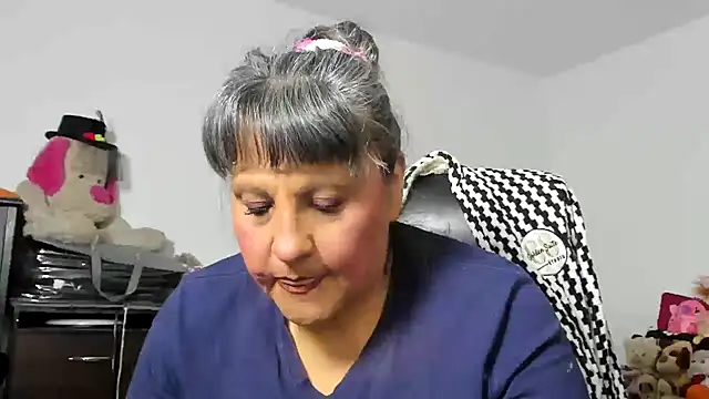 Snapshot of merlyna_goldens chatting on 06/17/26, 03:42 merlyna goldens online show from 06/17/26, 03:42