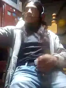 Snapshot of davidatration15 chatting on 10/23/25, 01:27 davidatration15 online show from 10/23/25, 01:27