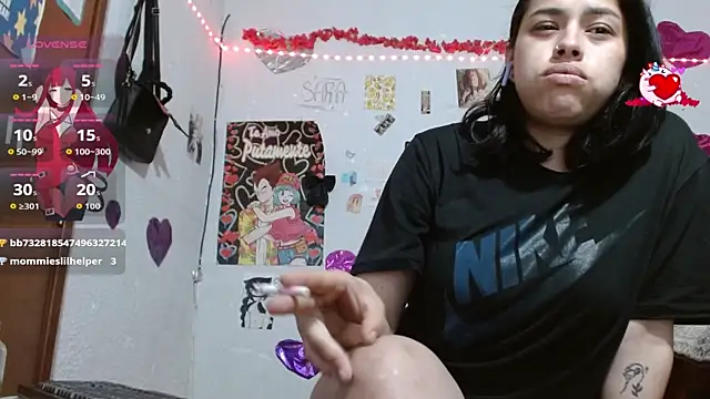 Snapshot of Saray_extrovert_ chatting on 10/18/25, 03:31 Saray extrovert online show from 10/18/25, 03:31