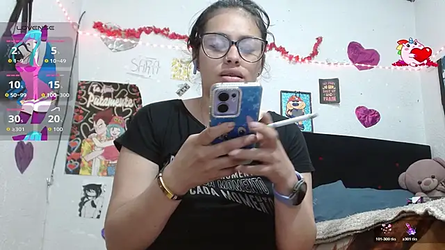 Snapshot of Saray_extrovert_ chatting on 10/23/25, 03:28 Saray extrovert online show from 10/23/25, 03:28