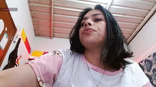 Snapshot of Saray_extrovert_ chatting on 04/11/26, 03:33 Saray extrovert online show from 04/11/26, 03:33