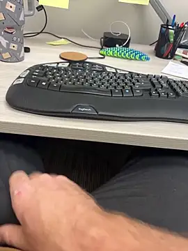 Snapshot of Bigbi6foot5 chatting on 10/15/25, 07:14 Bigbi6foot5 online show from 10/15/25, 07:14